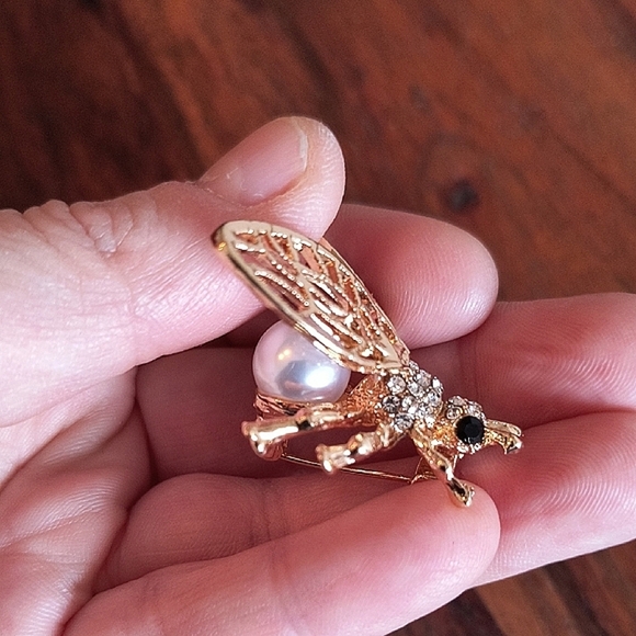 18K Gold Plated Stainless Steel And Rhinestones Bee Brooch. New - Picture 6 of 7